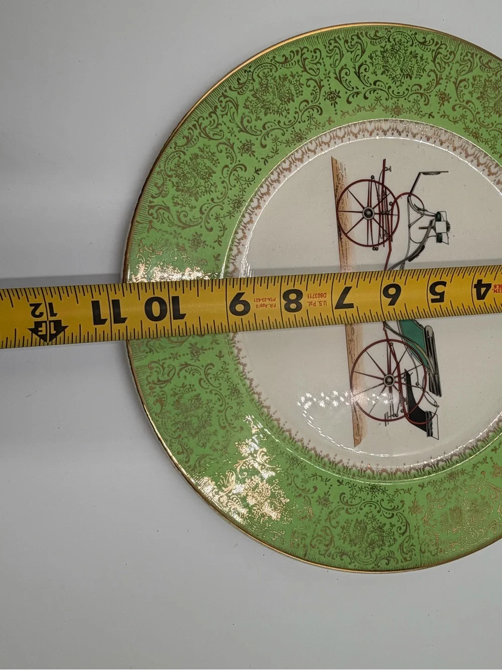 Decorative Carriage Motif Ceramic Dinner Plate in Cream and Green 23K Gold Trim